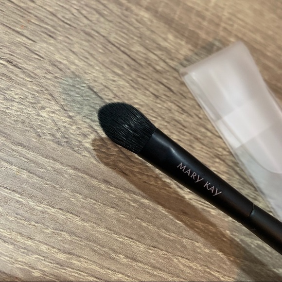 Cream color brush - Picture 2 of 3